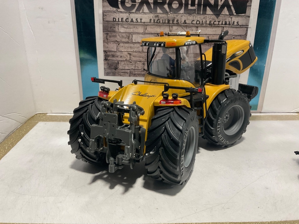 1/32 USK MODELS CHALLENGER MT975E {LOOSE PIECES, NO BOX} image