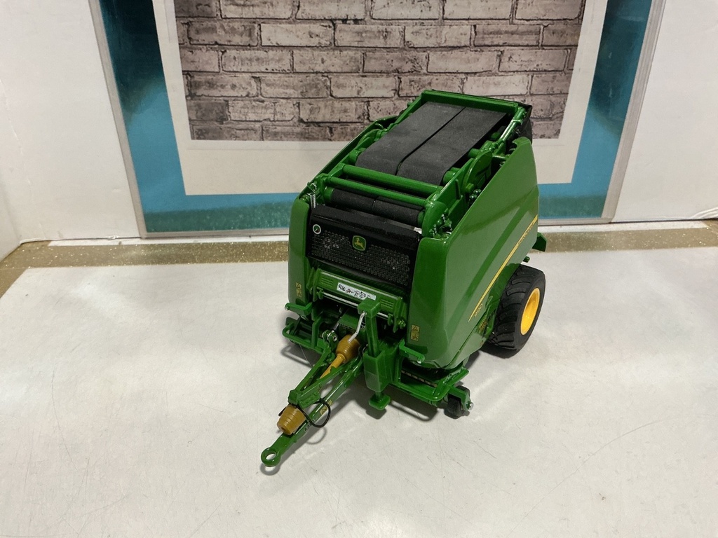 1:32 WIKING JOHN DEERE ROUND BALER 990 image