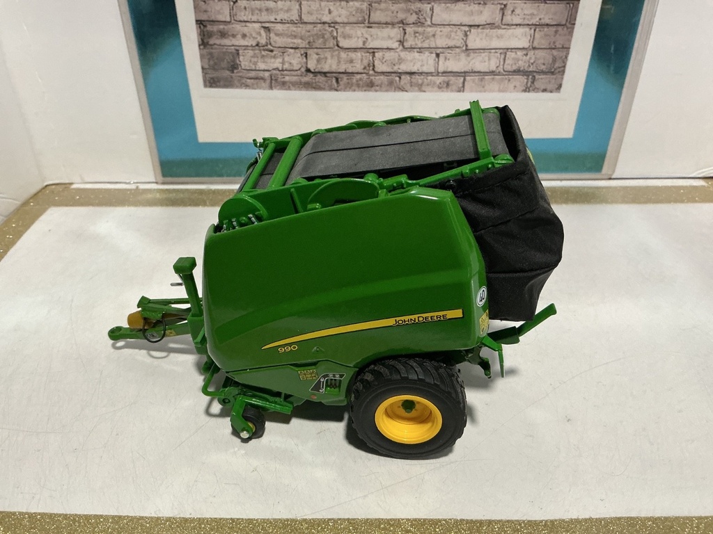1:32 WIKING JOHN DEERE ROUND BALER 990 image
