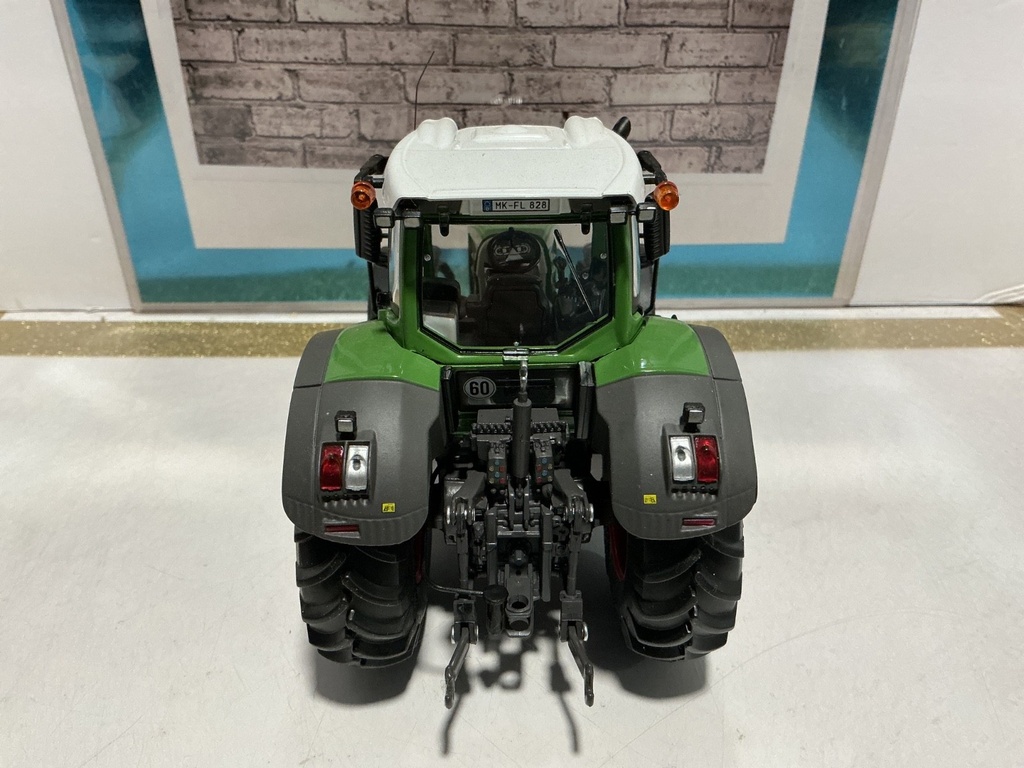 1:32 WIKING FENDT 828 VARIO image