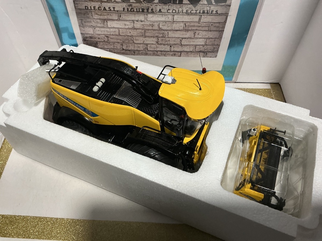 1/32 MARGE MODELS NEW HOLLAND FR780 INCLUDING GRASS-PICKUP AND MAIZE HEADER 7669 image