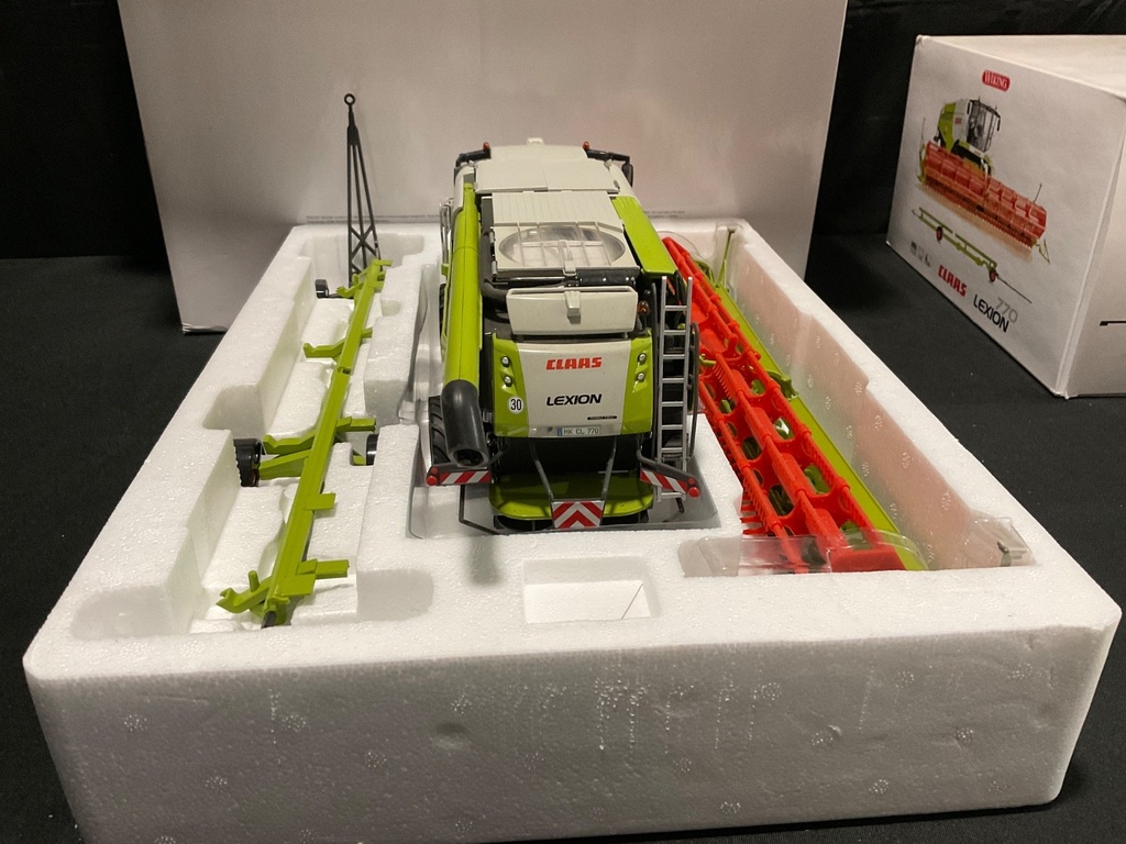 1:32 Wiking Claas Lexion 770 Combine “New Store Display” image