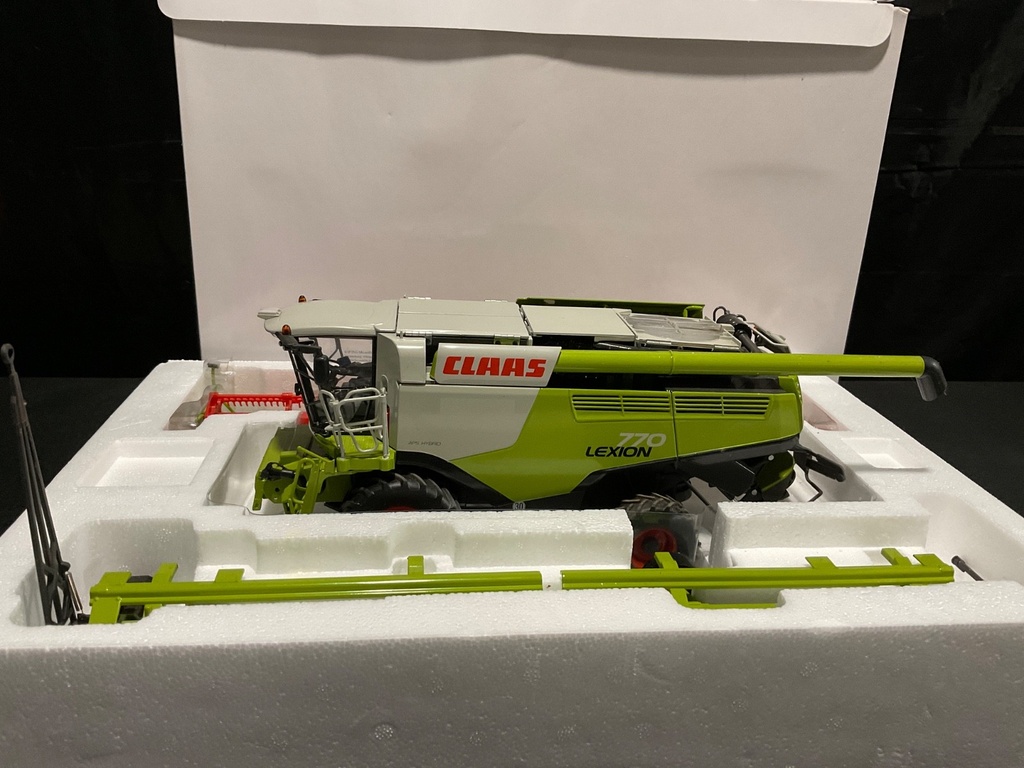 1:32 Wiking Claas Lexion 770 Combine “New Store Display Unit” image
