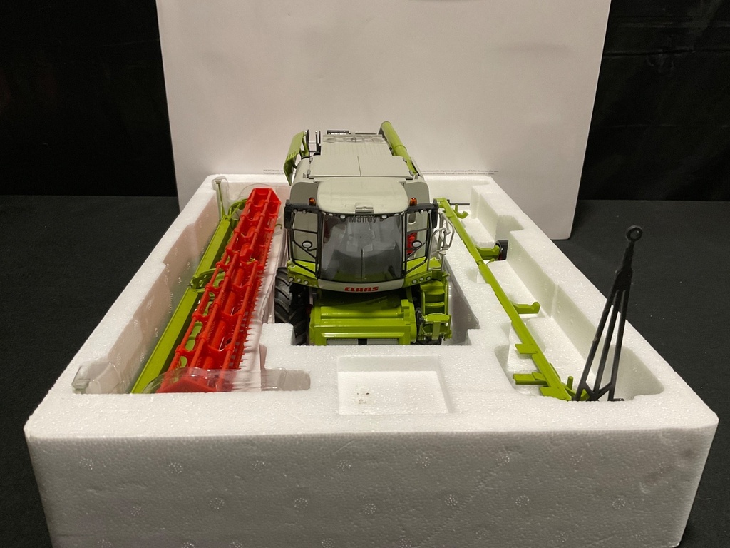 1:32 Wiking Claas Lexion 770 Combine “New Store Display Unit” image