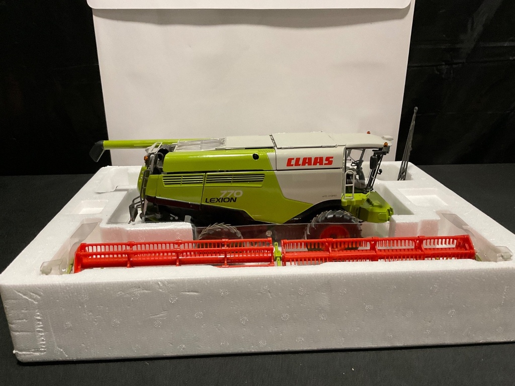 1:32 Wiking Claas Lexion 770 Combine “New Store Display Unit” image