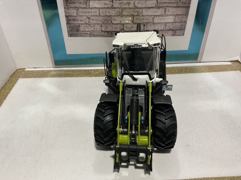 1/32 WIKING CLAAS TORION 1812 LOADER image