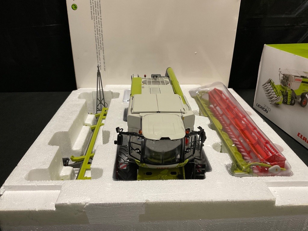 1:32 MARGE MODELS CLAAS LEXICON 6900  LIMITED EDITION image