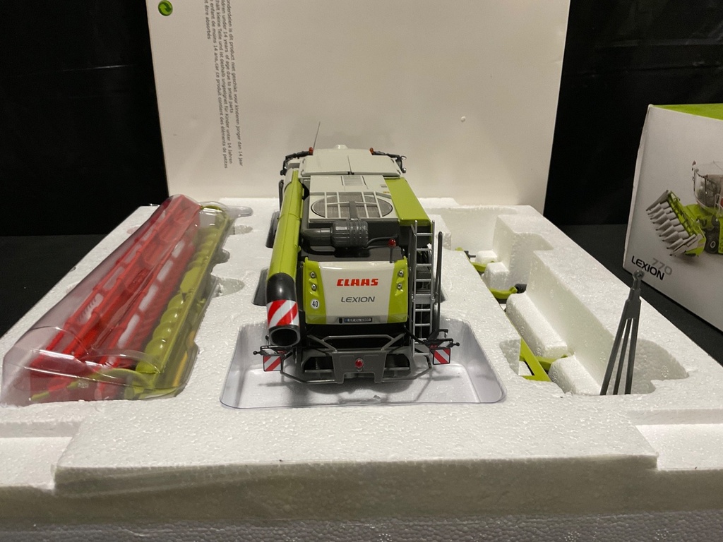 1:32 MARGE MODELS CLAAS LEXICON 6900  LIMITED EDITION image