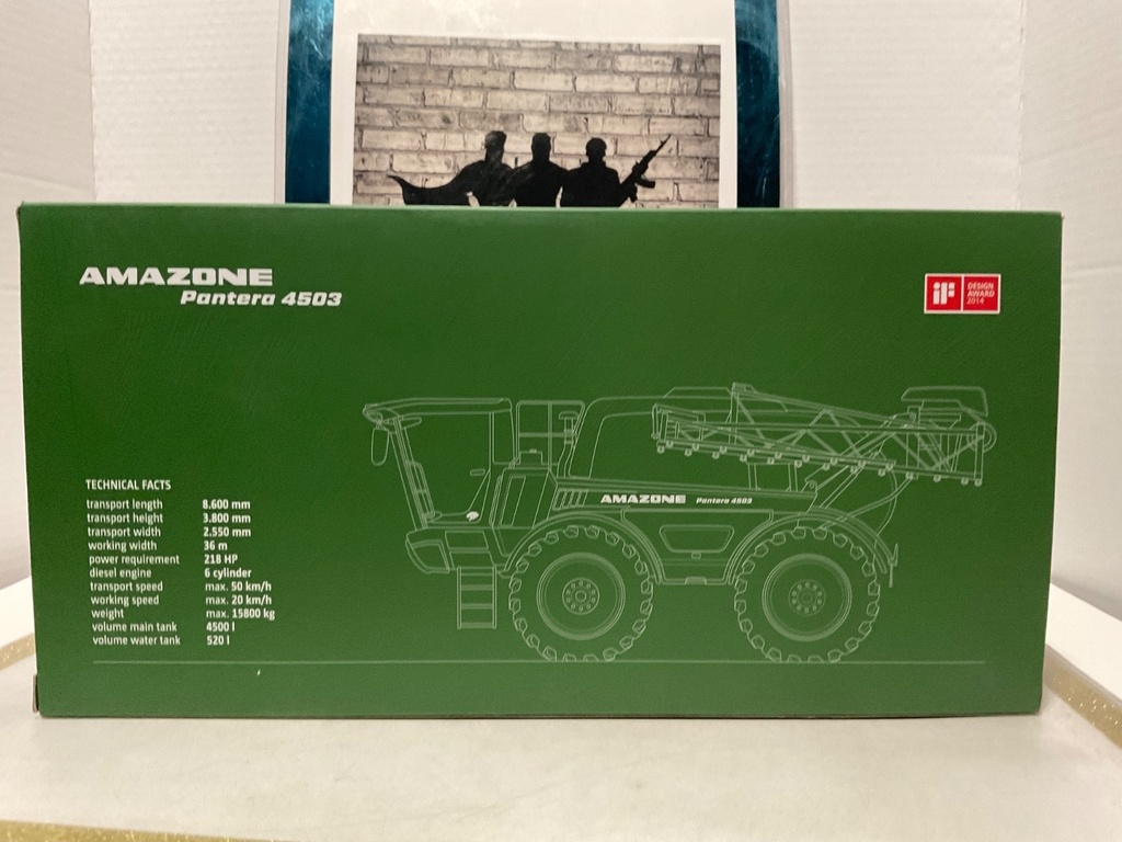 1/32 UNIVERSAL HOBBIES AMAZONE  PANTERA 4503 ! image