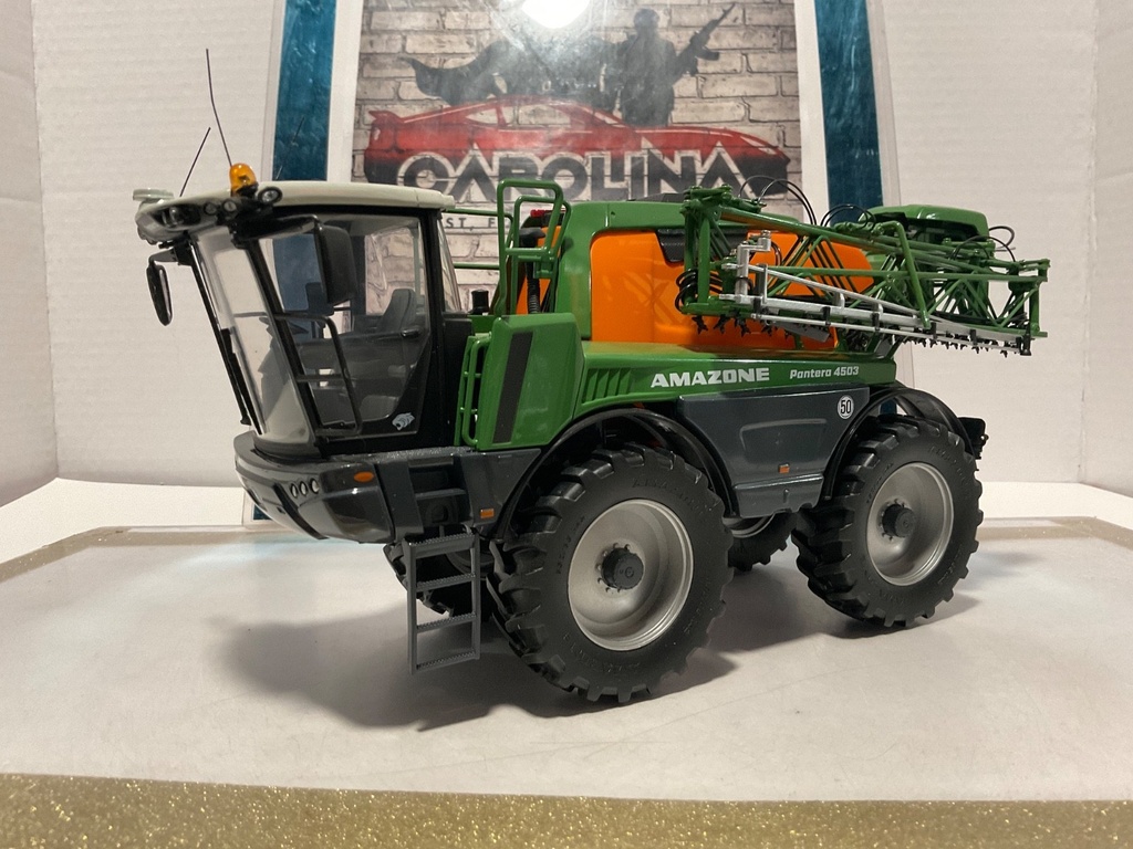 1/32 UNIVERSAL HOBBIES AMAZONE  PANTERA 4503 ! image