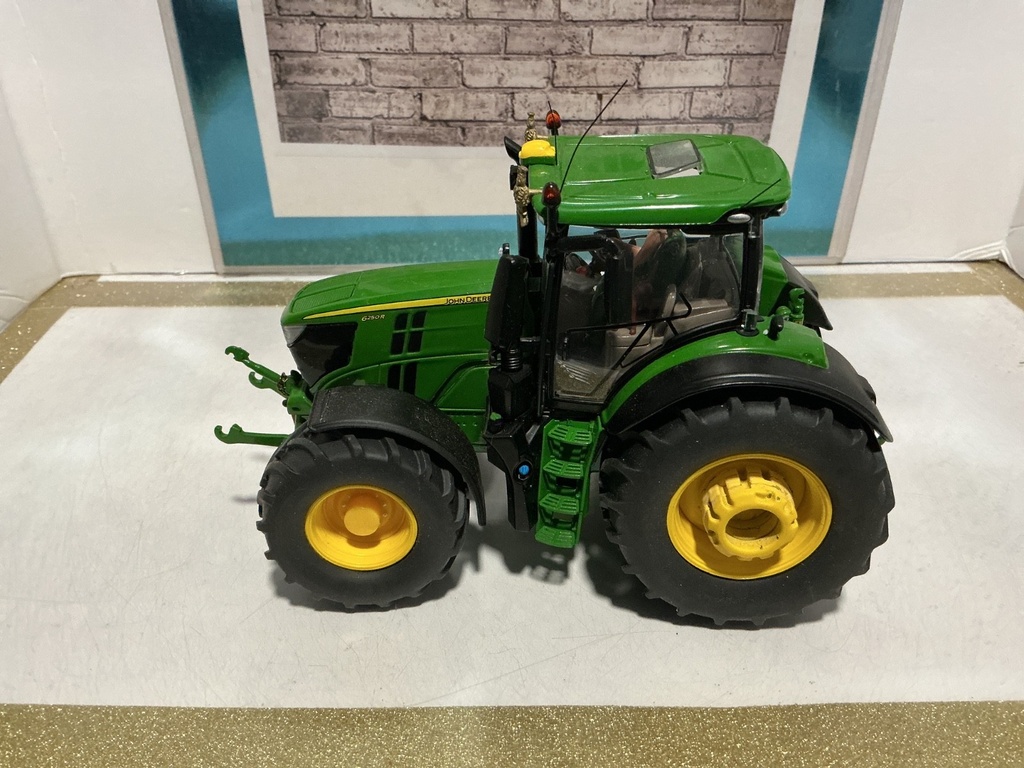 1:32 WIKING JOHN DEERE 6250R image