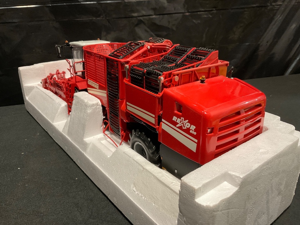 1:32 ROS MODELS GRIMME REXOR 620 BEET HARVESTER  “New Store Display Unit” image