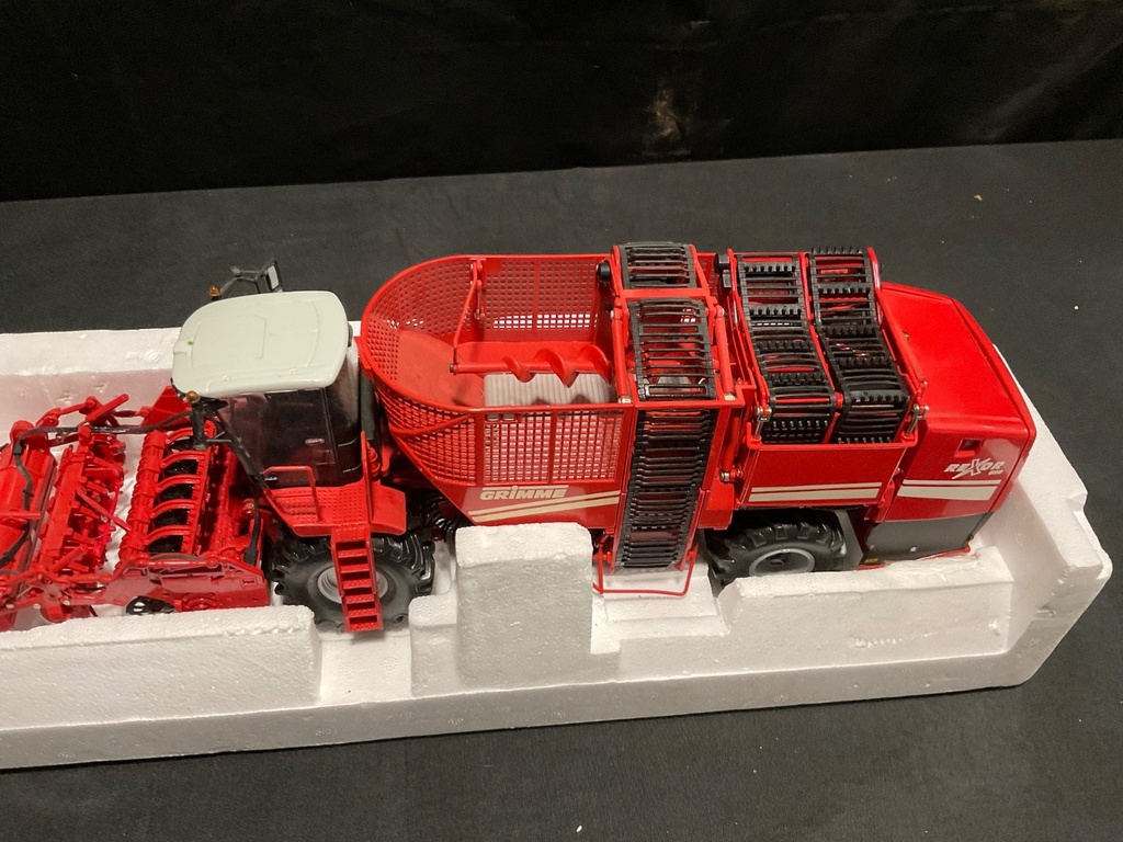 1:32 ROS MODELS GRIMME REXOR 620 BEET HARVESTER  “New Store Display Unit” image