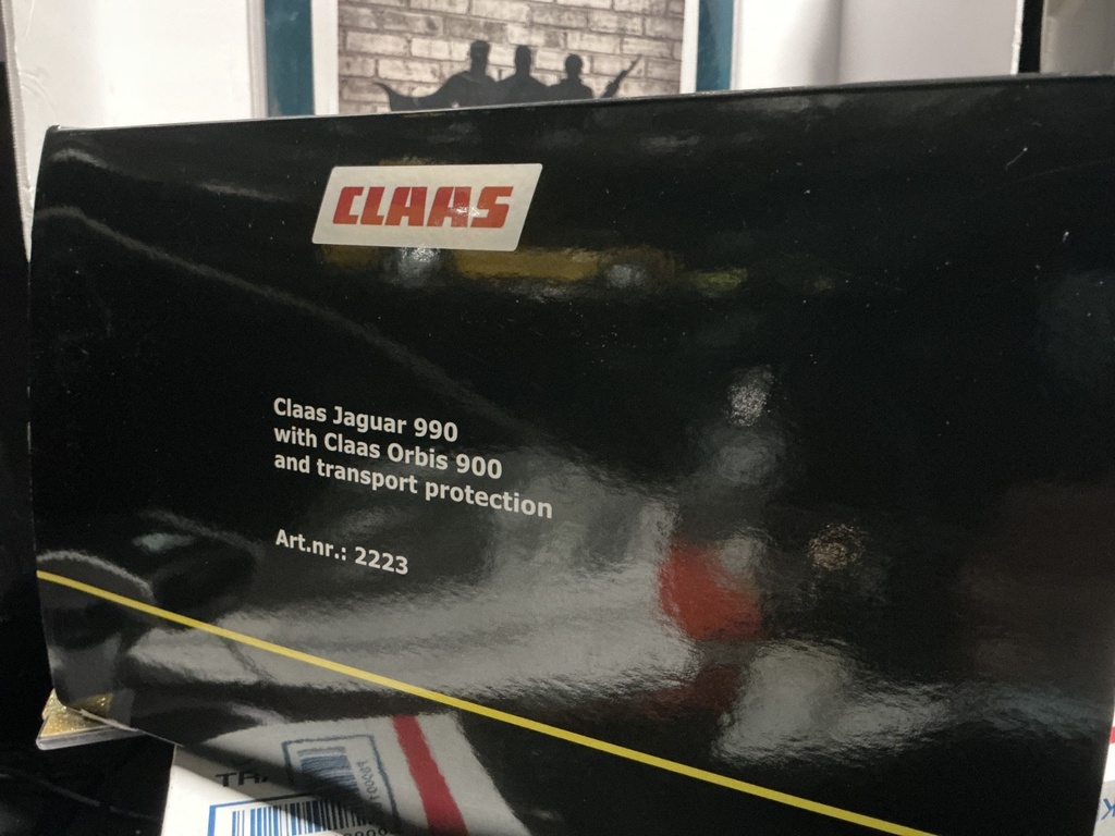1/32 MARGE MODELS CLAAS JAGUAR 990 WITH CLAAS ORBIS 900 AND TRANSPORT PROTECTION image