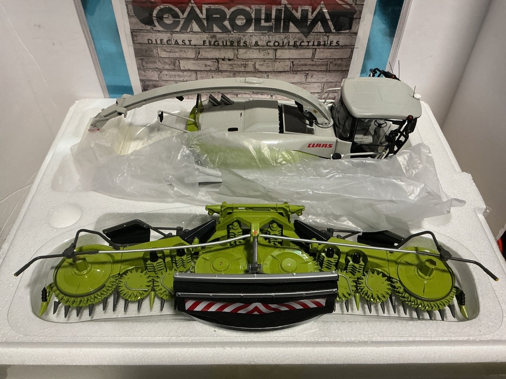 1/32 MARGE MODELS CLAAS JAGUAR 990 WITH CLAAS ORBIS 900 AND TRANSPORT PROTECTION image