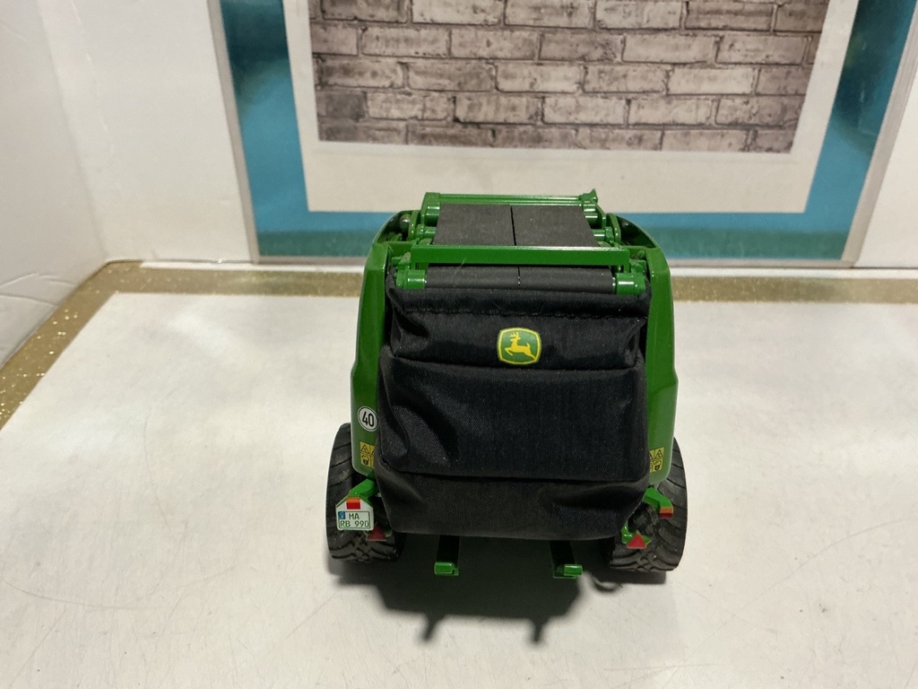 1:32 WIKING JOHN DEERE ROUND BALER 900 [DAMAGED BOX] image