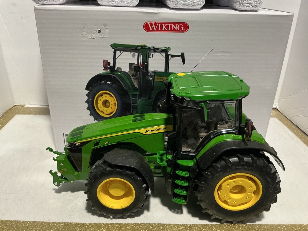 1:32 WIKING JOHN DEERE 8R 410 image