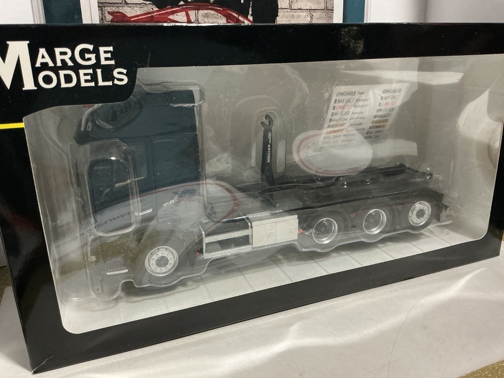 1/32 MARGE MODELS VOLVO FH5 TRUCK WITH MEILLER HOOKLIFT image