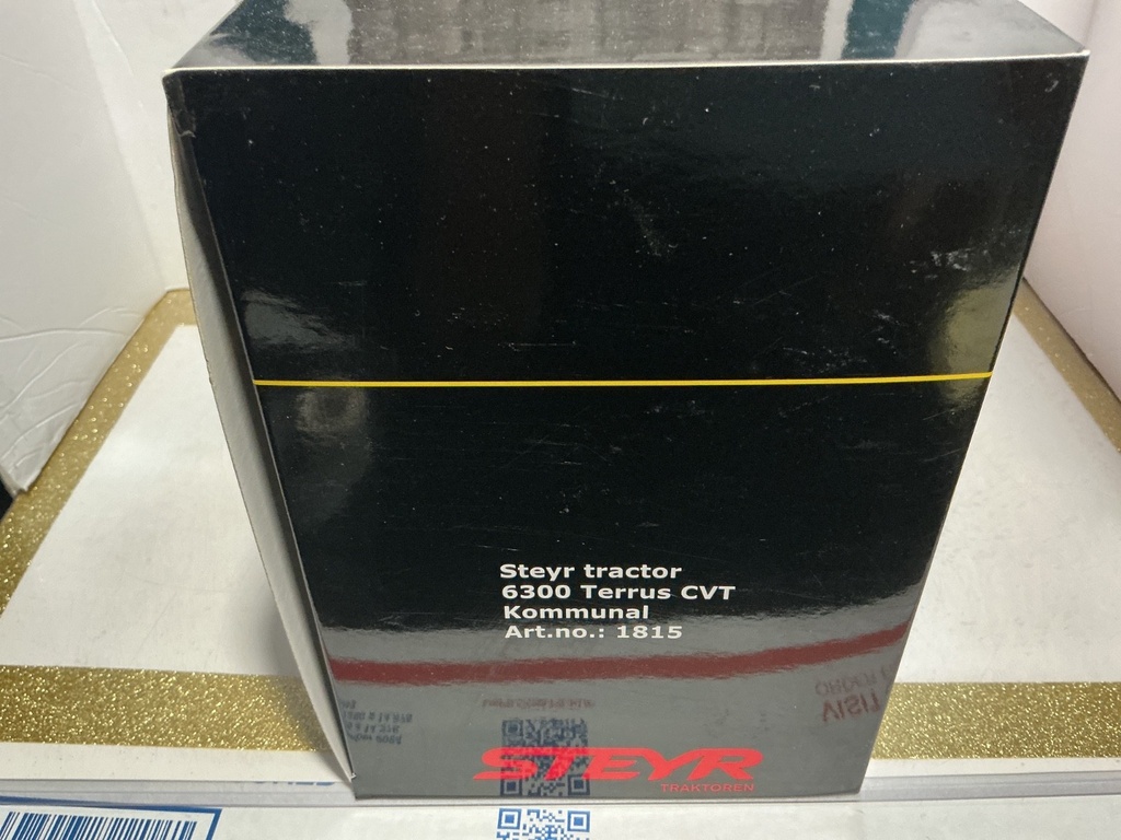 1/32 MARGE MODELS STEYR TRACTOR 6300 TERRUS CVT KOMMUNAL image