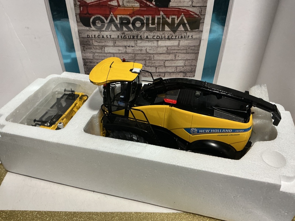 1/32 MARGE MODELS NEW HOLLAND FR780 INCLUDING GRASS-PICKUP AND MAIZE HEADER image