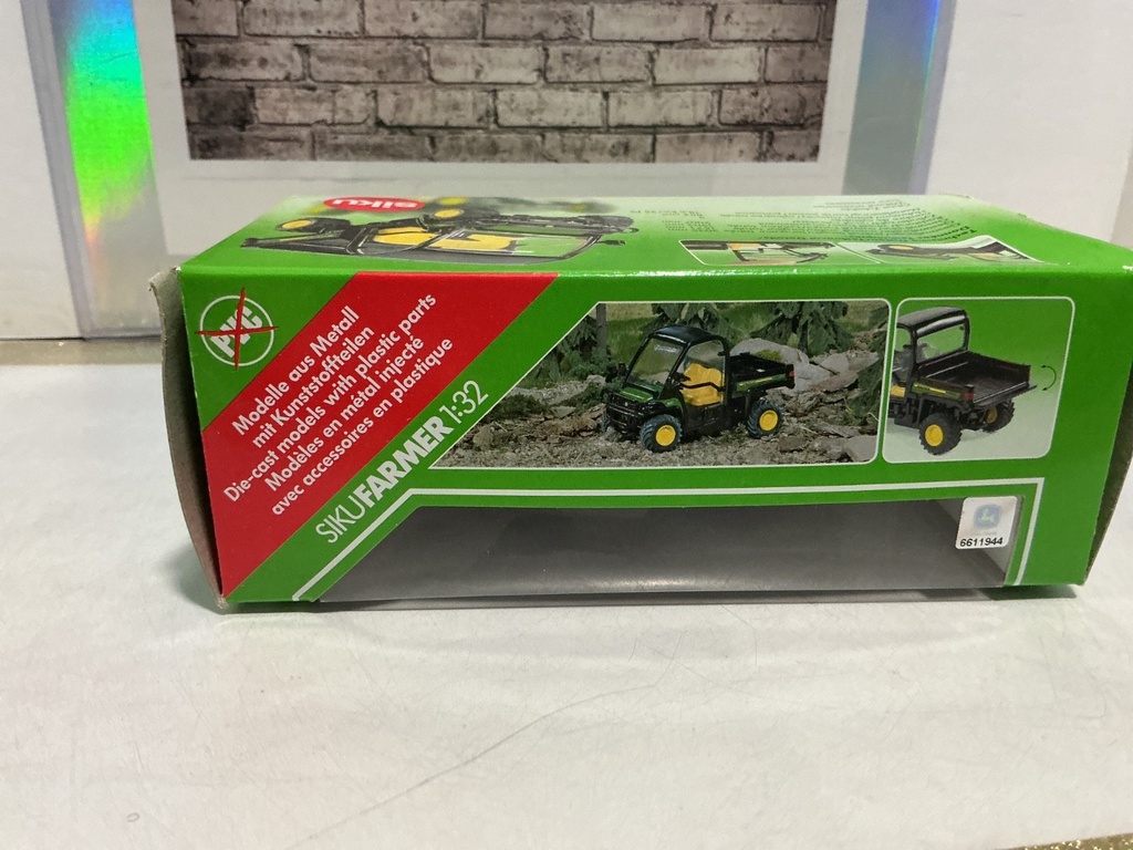 1/32  SIKU 3060 JOHN DEERE GATOR image