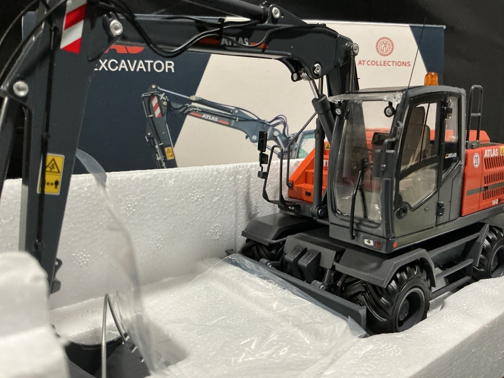 1/32 ATLAS160W EXCAVATOR WITH NOKIAN TIRES image
