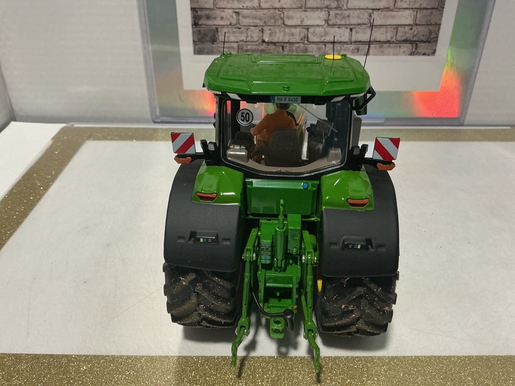 1:32 WIKING 8R 410 JOHN DEERE image