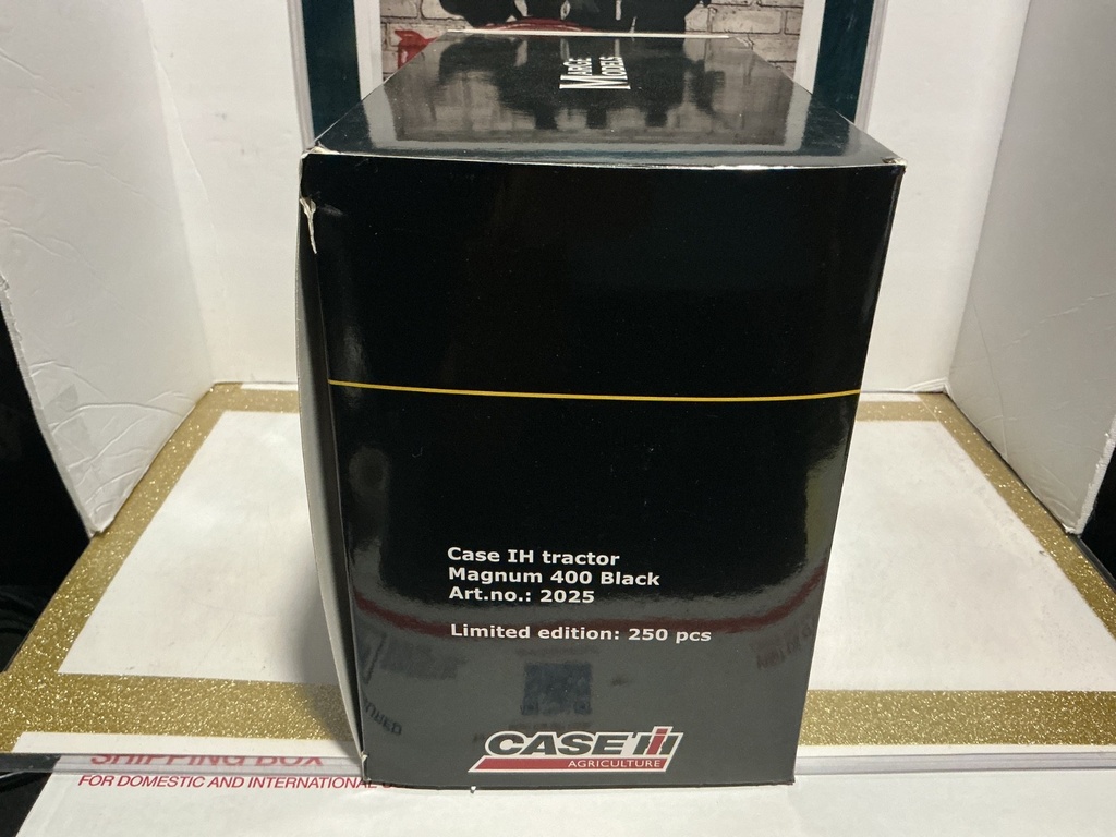 1/32 MARGE MODELS CASE IH TRACTOR MAGNUM 400 BLACK LIMITED EDITION image