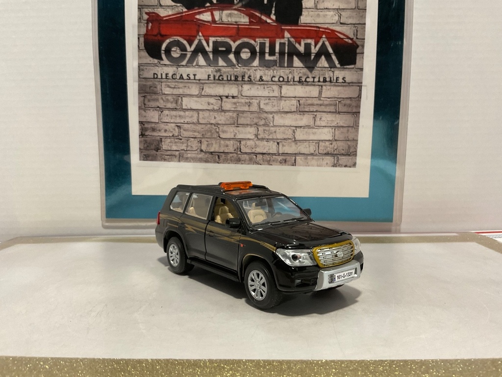 1:32 Diecast Pull Back Car with Lights and Sound TOYOTA LAND CRUISER VXR image
