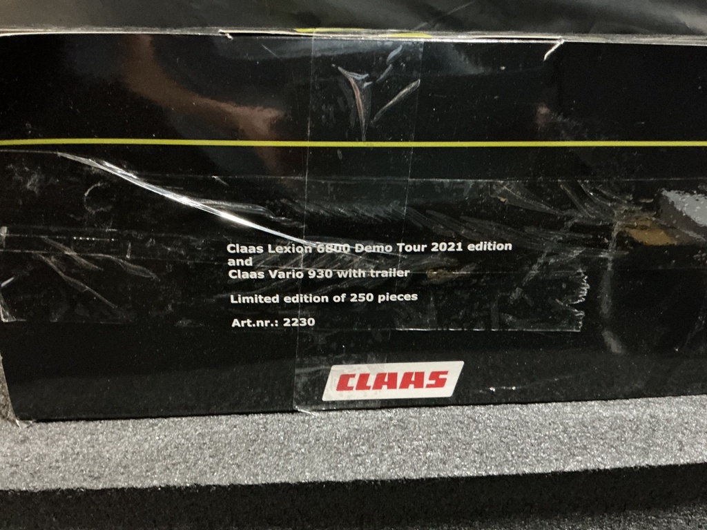 1/32 MARGE MODELS CLAAS LEXION 6800 DEMO TOUR & CLAAS VARIO TRAILER BOX DAMAGE image