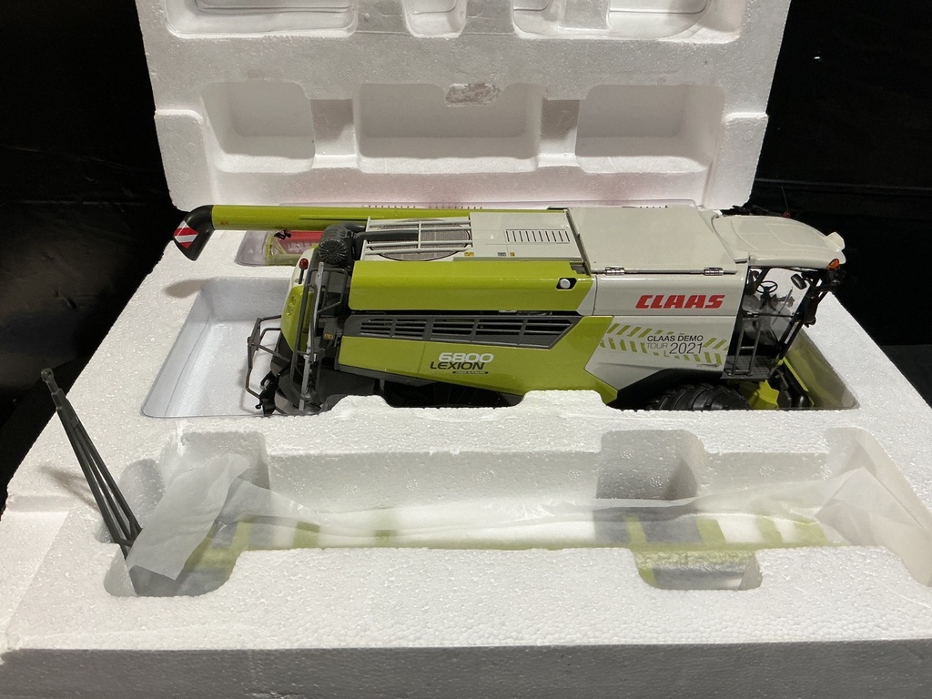 1/32 MARGE MODELS CLAAS LEXION 6800 DEMO TOUR & CLAAS VARIO TRAILER BOX DAMAGE image