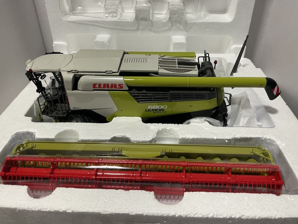1/32 MARGE MODELS CLAAS LEXION 6800 image