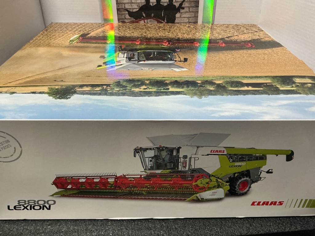 1/32 MARGE MODELS CLAAS 8800 LEXION image