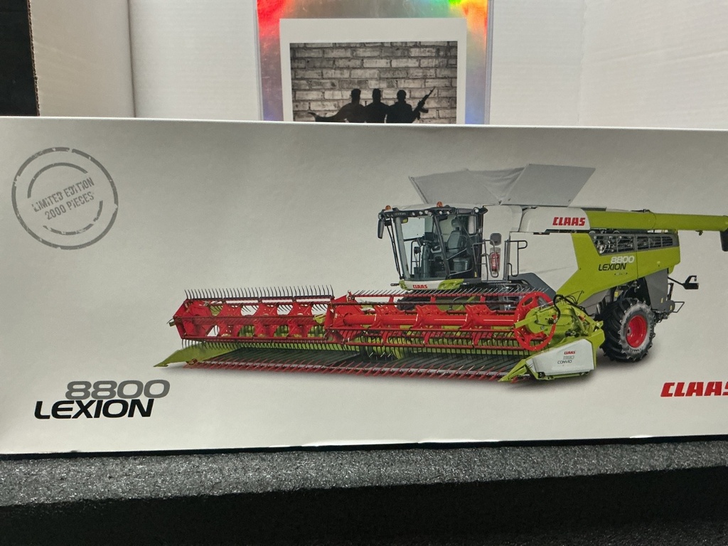 1/32 MARGE MODELS CLAAS 8800 LEXION image