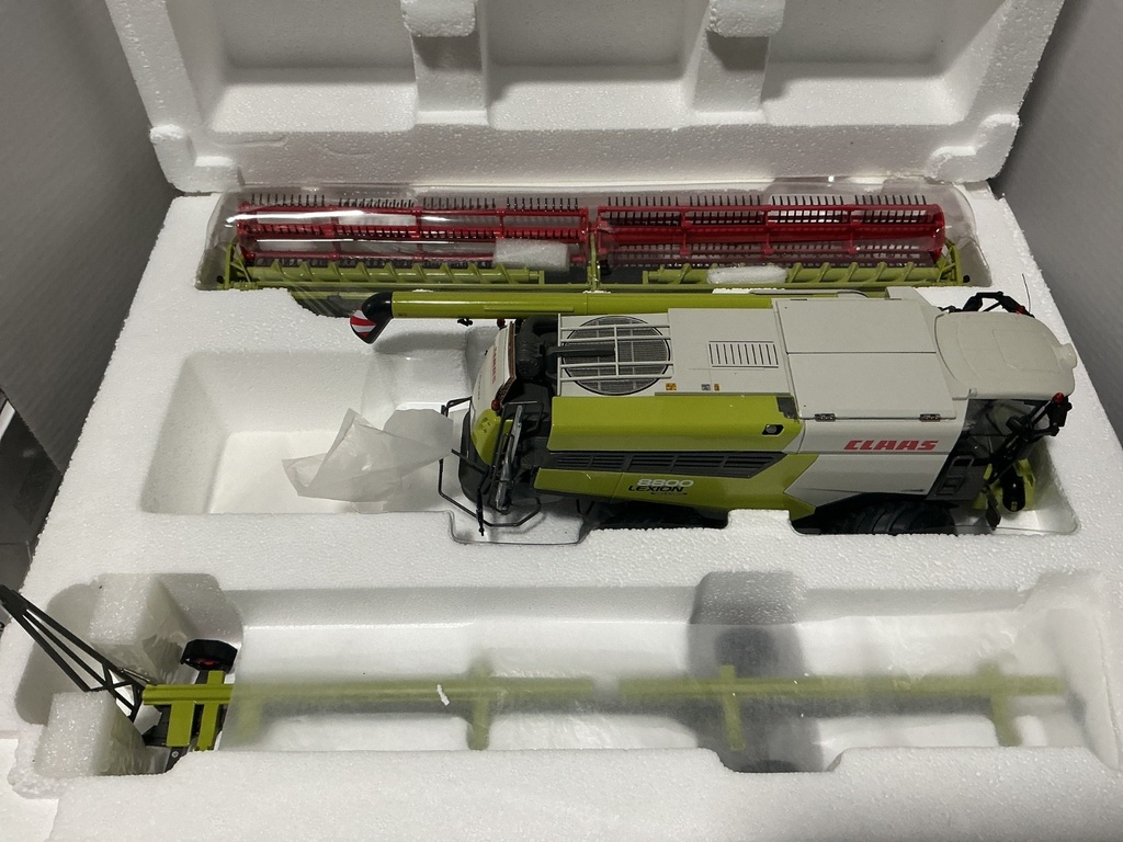 1/32 MARGE MODELS CLAAS 8800 LEXION image