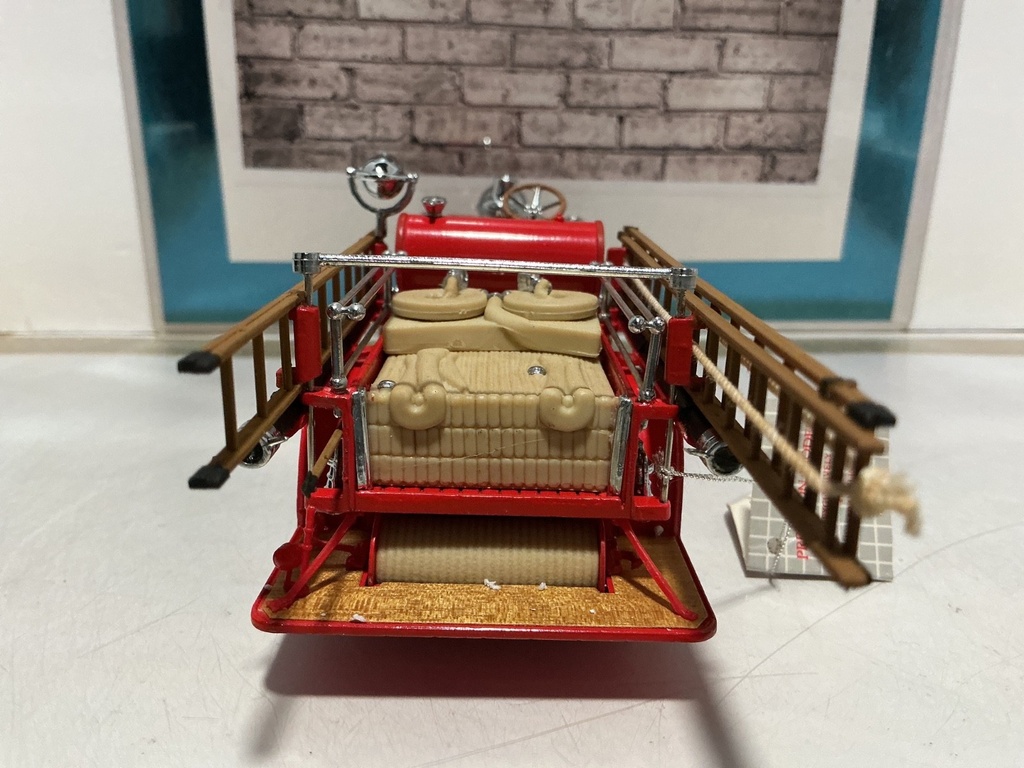 1/32 FRANKLIN MINT - 1922 AHRENS FIRE TRUCK image
