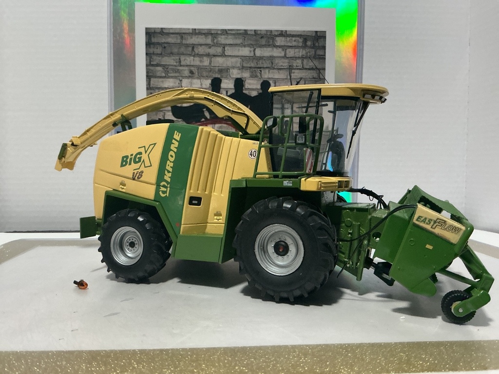 1:32 UNIVERSAL HOBBIES KRONE BIG X V8 [NO BOX] [BROKEN LIGHT WILL BE INCLUDED] image