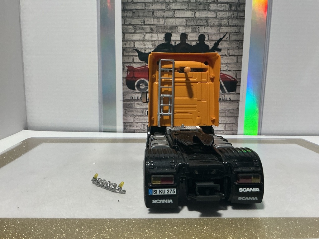 1:32 SIKU SCANIA R620 TRACTOR TRAILER [NO BOX] - SEE ALL PICS #13 image