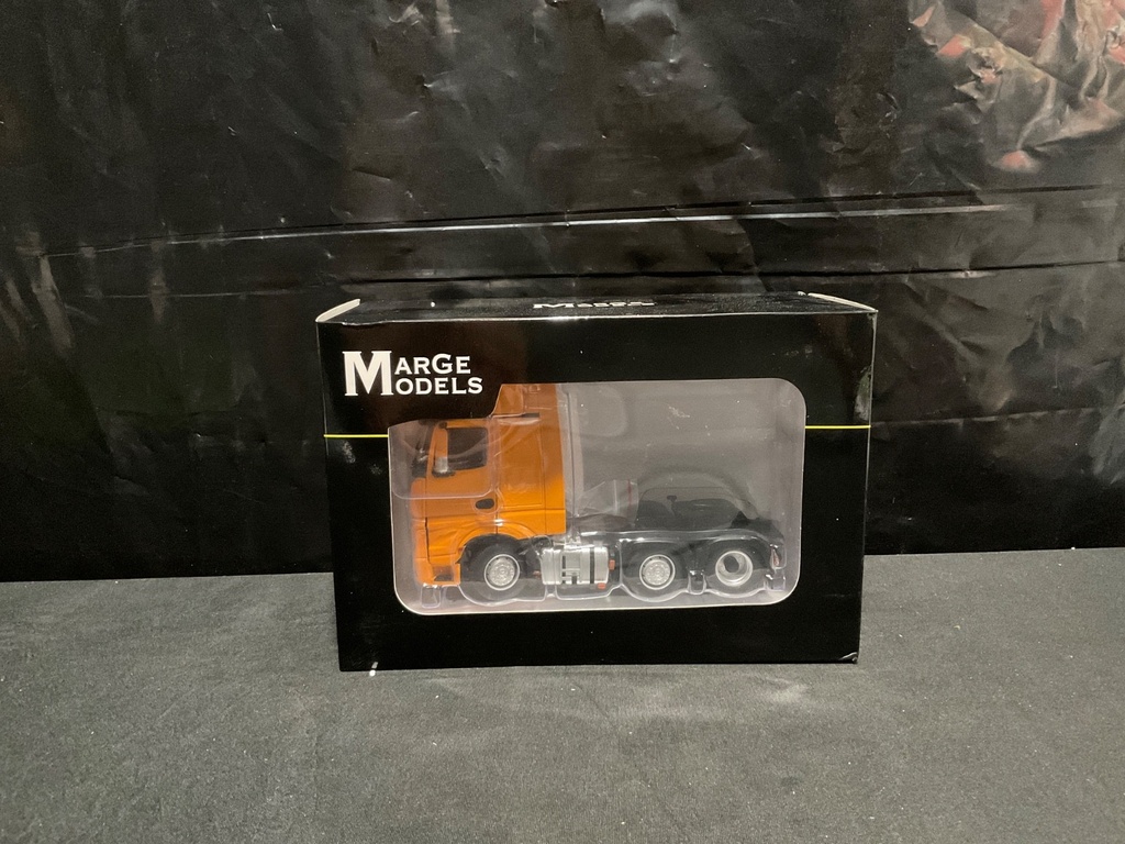 1/32 Marge Models Mercedes Benz Autos Gigaspace 6x2 & Triple Axle Lowboy Trailer image