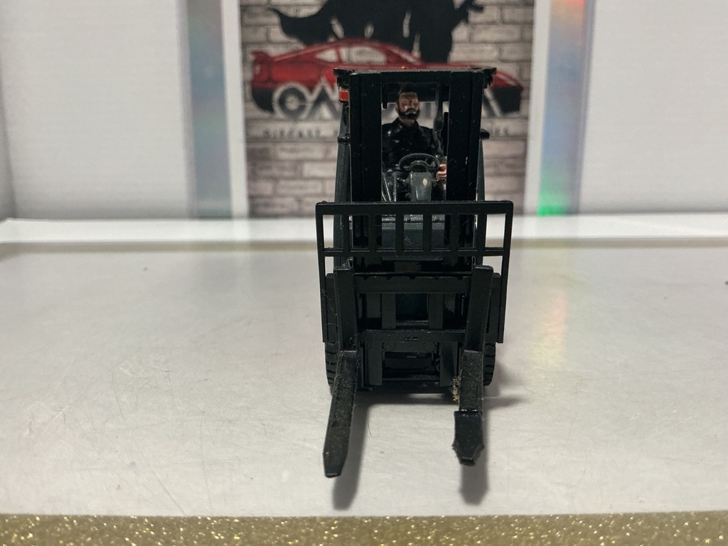 1:32 MANITOU MI25 D FORKLIFT W/ DRIVER [NO BOX] image