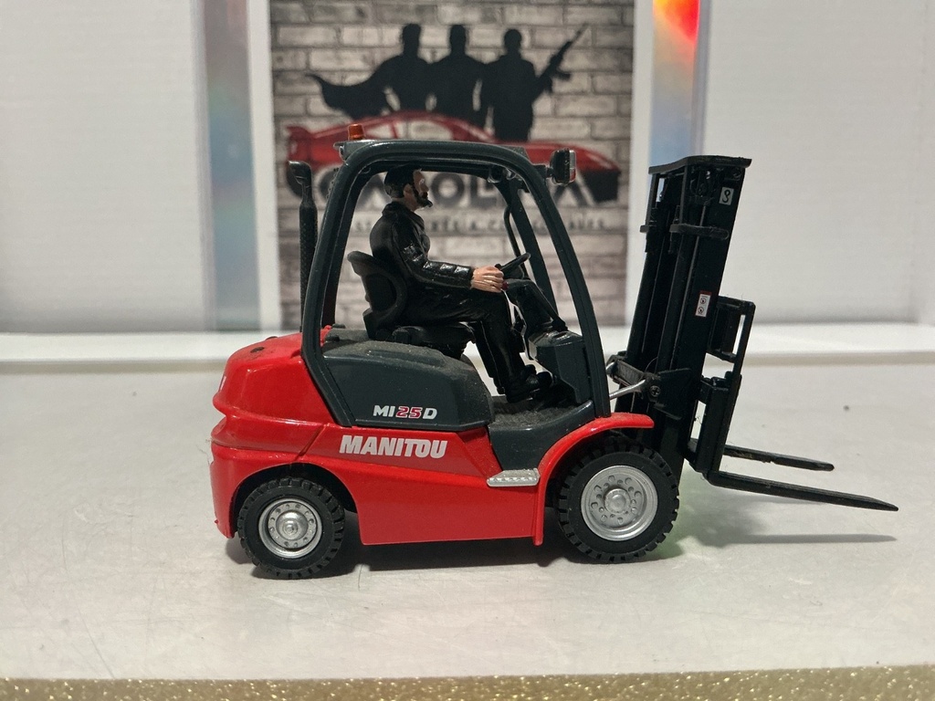 1:32 MANITOU MI25 D FORKLIFT W/ DRIVER [NO BOX] image