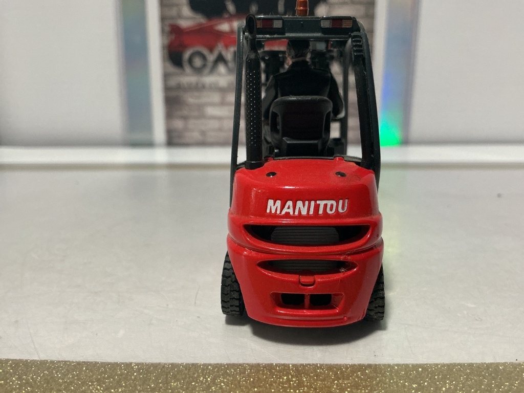 1:32 MANITOU MI25 D FORKLIFT W/ DRIVER [NO BOX] image