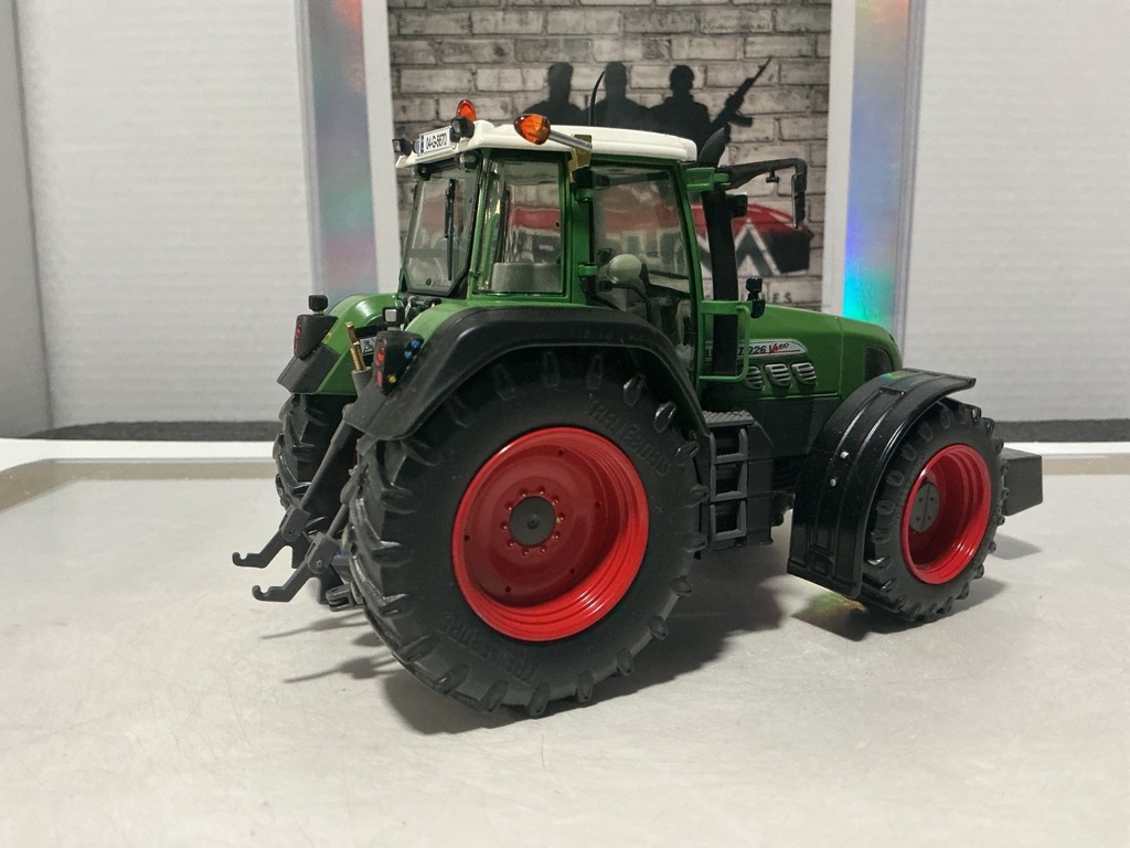 1/32 - WEISE TOYS FENDT 900 VARIO [NO BOX] image