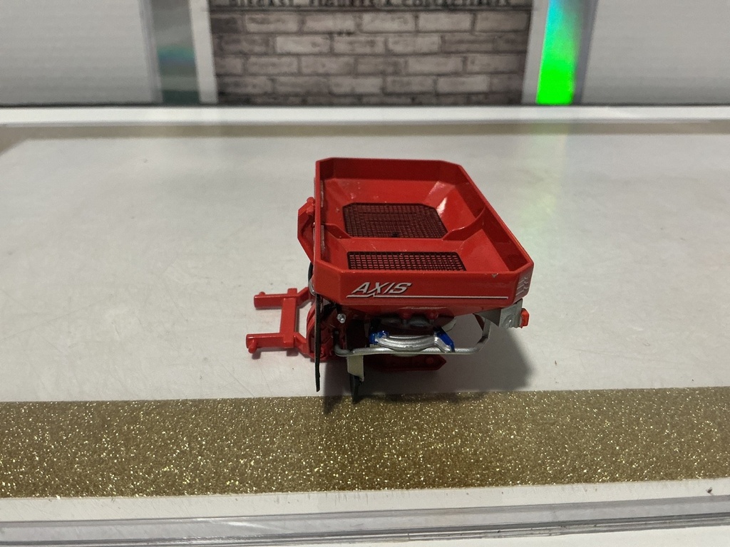 1:32 UNIVERSAL HOBBIES KAUCH AXIS 30 FERTILIZER / SPREADER [NO BOX] image
