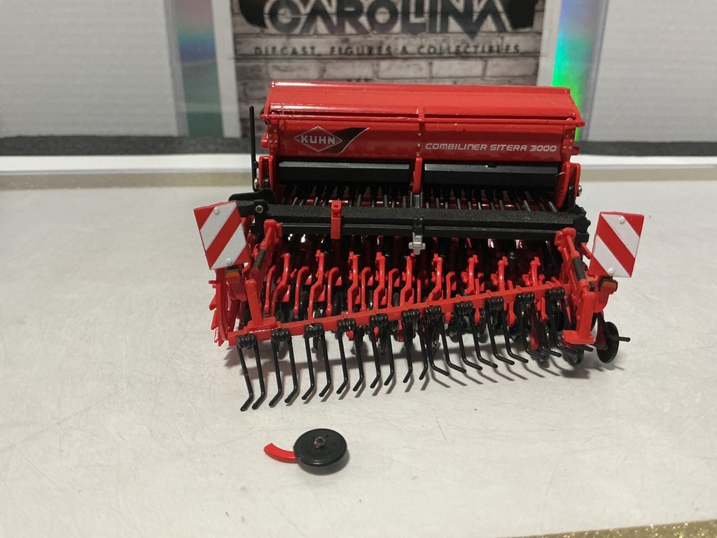 1/32 UNIVERSAL HOBBIES KUHN SITERA 3000 SEED DRILL [NO BOX] [SOME BROKEN PIECES] image