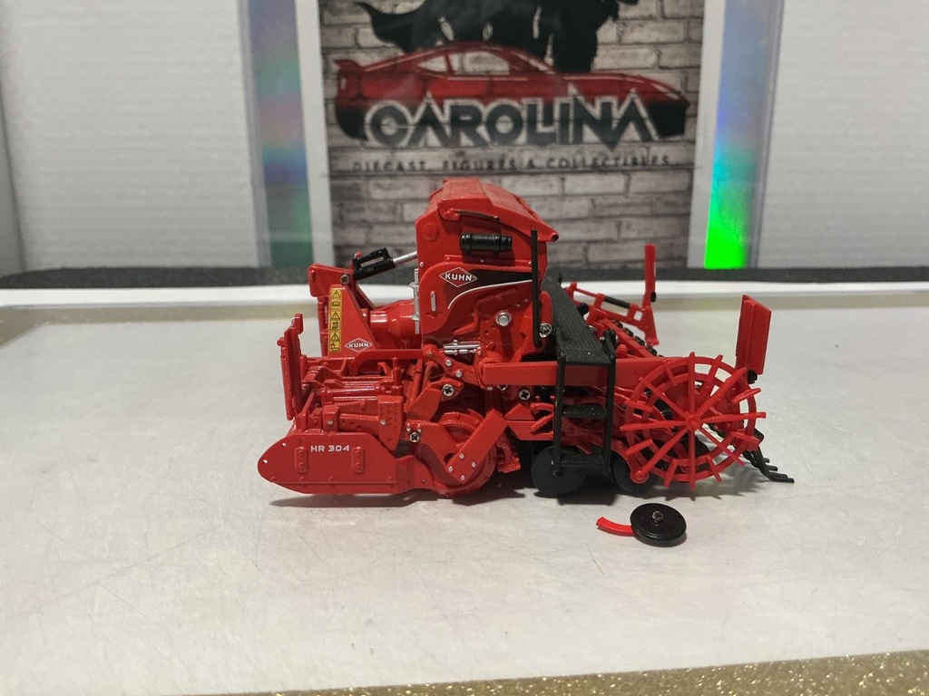 1/32 UNIVERSAL HOBBIES KUHN SITERA 3000 SEED DRILL [NO BOX] [SOME BROKEN PIECES] image