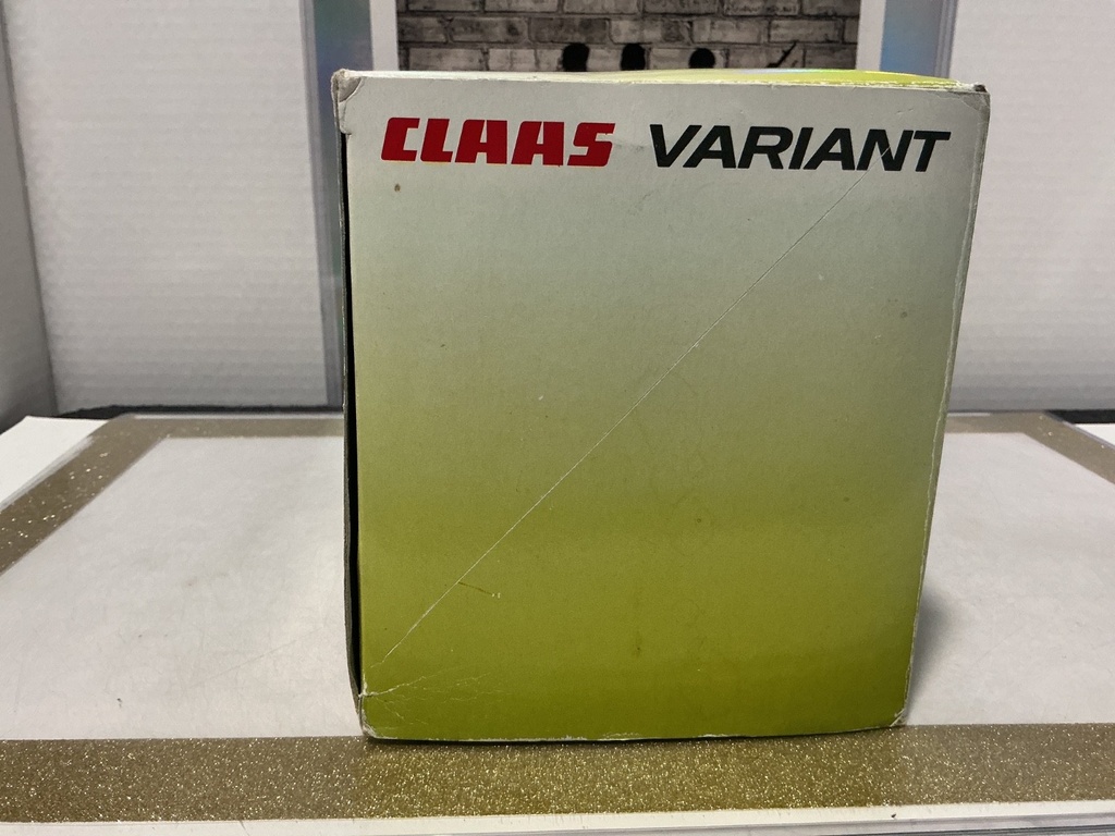 1/32 UNIVERSAL HOBBIES CLAAS VARIANT 365 image