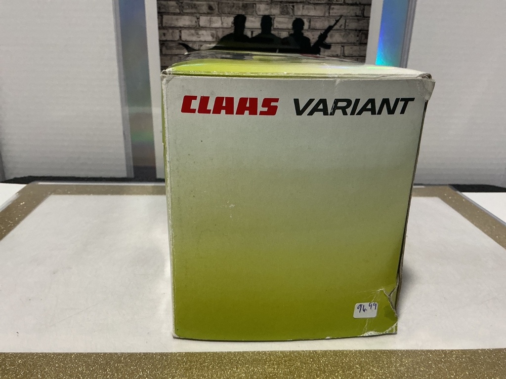 1/32 UNIVERSAL HOBBIES CLAAS VARIANT 365 image