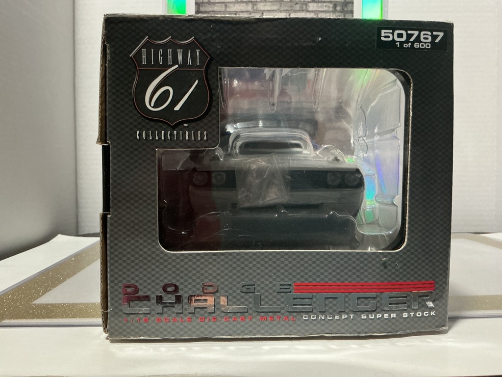 1:18 HIGHWAY 61 COLLECTIBLES DODGE CHALLENGER CONCEPT SUPER STOCK COLOR ME GONE image