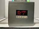 1:18 UT MODELS CHEVROLET CORVETTE ‘99 LE MANS DIRECTION DE COURSE HARDTOP image